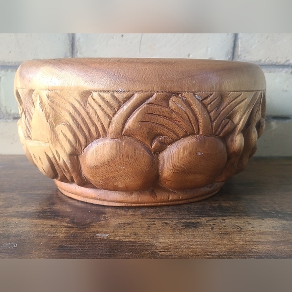 Large Wood Carved Bowl - Picture 6 of 7